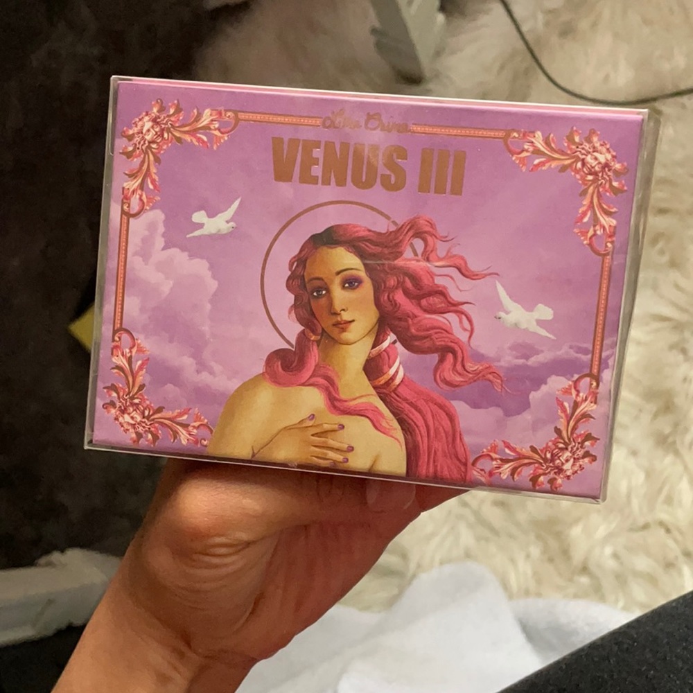 Like chime makeup palette
